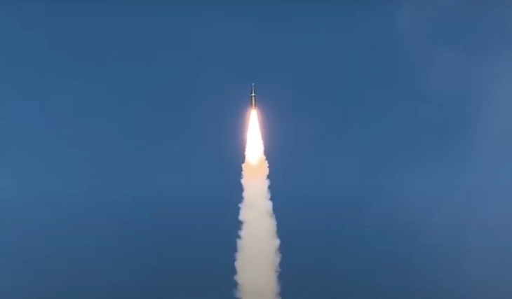 Путин вели дека Русија го зголемува производството на ракети „Орешник“