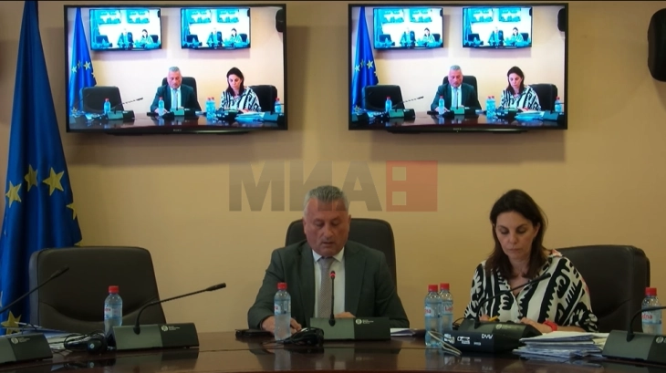 Një orë pauzë në Komisionin për zgjedhje dhe emërime, po shqyrtohet vendimi për anëtarët e Këshillit të AShMAA-së