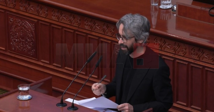 Një orë pauzë në Kuvend me kërkesë të partisë E majta