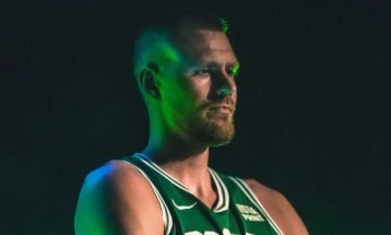 Атланта Хокс го привлекоа Кристапс Порзингис од Бостон Селтикс