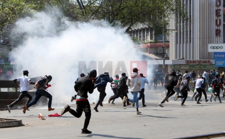Полицијата употреби солзавец и водени топови против демонстранти во Кенија