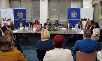 Sllaveski kërkoi bankat t'i ulin kompensimet për kryerje të pagesave për qytetarët dhe kompanitë