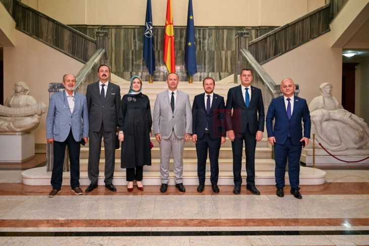 Takim i Gashit me delegacionin e Kuvendit të madh kombëtar turk: komunikimi i shpeshtë - konfirmim i miqësisë së madhe