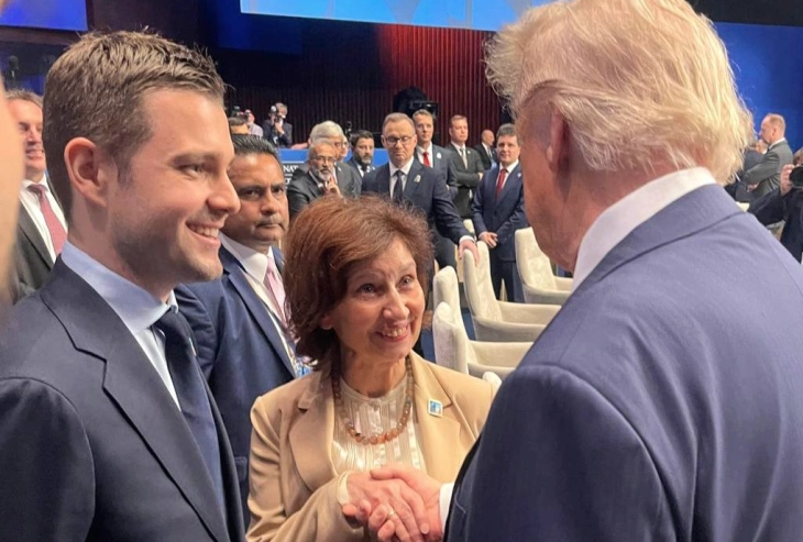 Siljanovska-Davkova për takimin e shkurtë me Trampin: Thashë se i ndaj vlerat e popullit tim dhe se do t'i kumtoj qëndrimet tona