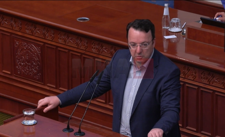 Nikolloski: Kemi kompetencë vetëm për ndërtimet nga kategoria A, në vend të spektakleve, kryetarja e Qytetit të Shkupit duhet të dalë në terren me inspektoratin e ndërtimit