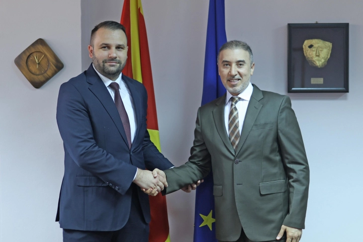 Takim i ministrit Durmishi me u.d. ambasador i Katarit, Al-Kajarin