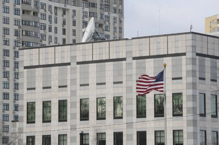 Амбасадорката на САД во Русија ја напушта Москва