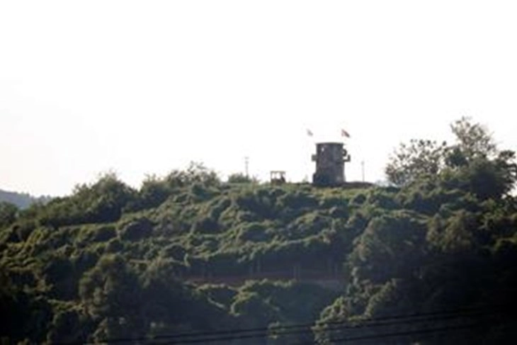 Двете Кореи ги обновија воените објекти во демилитаризираната зона