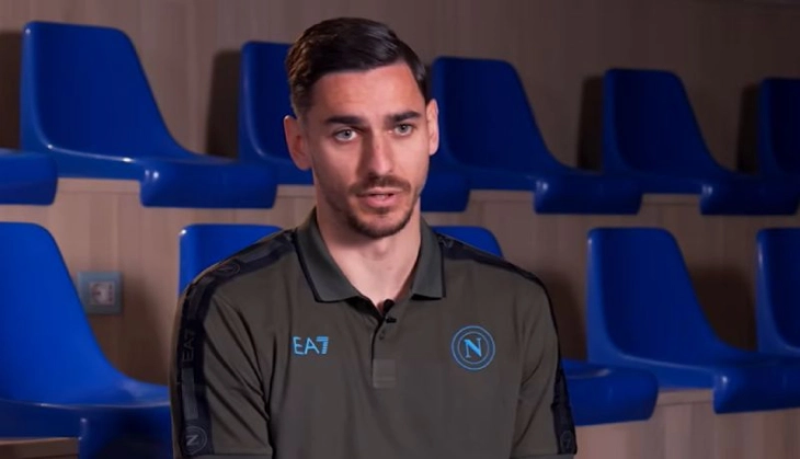 Наполи го продолжи договорот со својот прв голман за уште две години