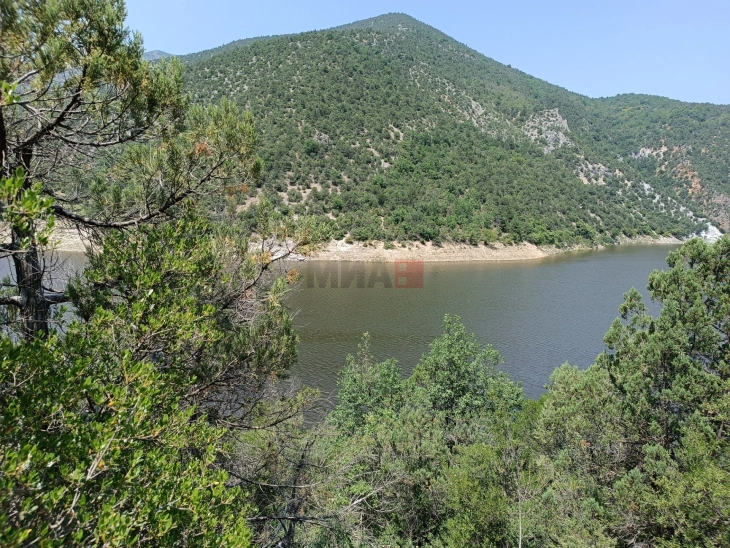 Со висечки мост преку езеро до повеќе туристи на Тиквешко