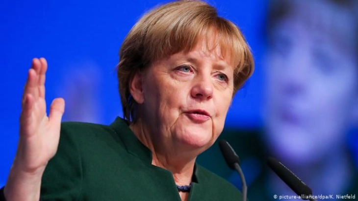 Merkel criticizes German government's policy on asylum seekers