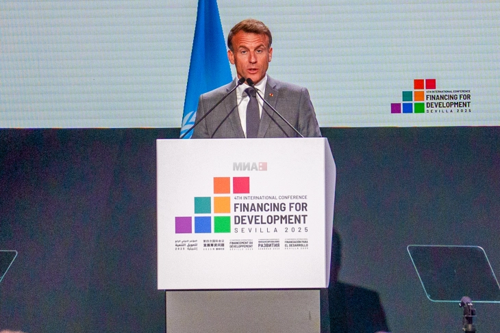 Макрон: Царините што ги наметнуваат силните држави се форма на уцена