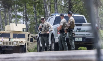 Трамп ќе го посети „Алигаторскиот Алкатраз“ - центар за притвор на мигранти во Флорида