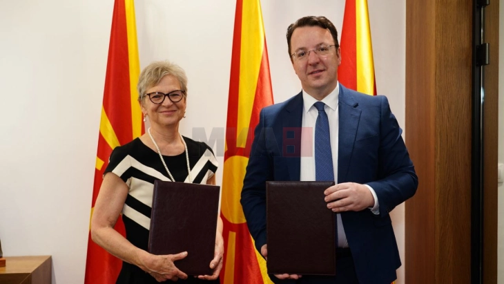 Grant nga BERZH-i për strategjinë kombëtare për mbushjen e automjeteve elektrike dhe infrastrukturën