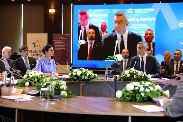 Прес-конференција на премиерот Мицкоски и еврокомесарката за проширување Кос (во живо)