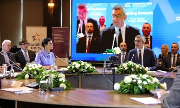 Прес-конференција на премиерот Мицкоски и еврокомесарката за проширување Кос (во живо)