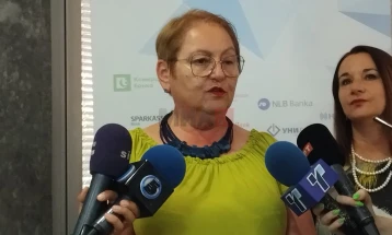 Janevska: Jam e kënaqur që edhe këtë vit po mbushen shkollat e mesme profesionale