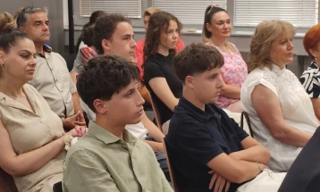 Ученици од Прилеп освоија второ место на Европскиот квиз на пари во Брисел во конкуренција од 70 000 натпреварувачи 