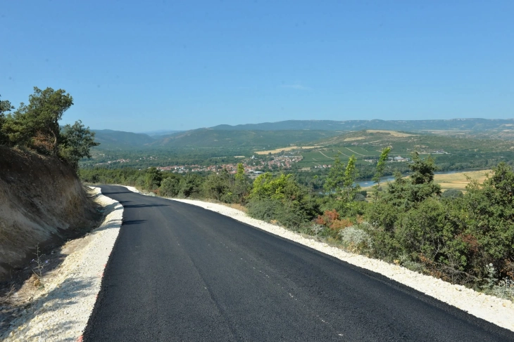 Реконструиран патот што ги поврзува демиркаписките села Корешница и Челевец 