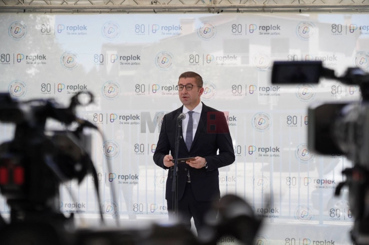 Mickoski: Ne kemi bërë thirrje për konsensus nacional me muaj të tërë, por opozita nuk zgjedh mjete se si të na godasë me thikë pas shpine