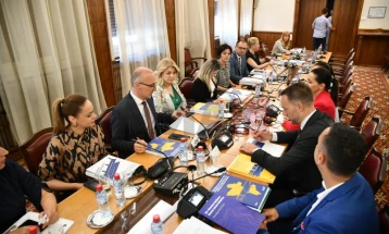 Takimi i përfaqësuesve të  Komunitetit të Transportit, me dy komisionet parlamentare: Përshtatja e ligjeve për integrim më efikas në sistemin e transportit të BE-së