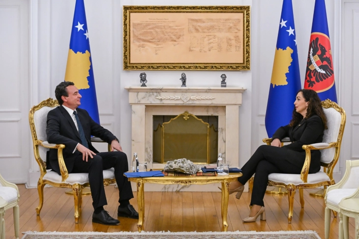 Presidentja e Kosovës, Vjosa Osmani mbajti takime konsultative me liderët e Vetëvendosjes, PDK-së, LDK-së dhe AAK-së