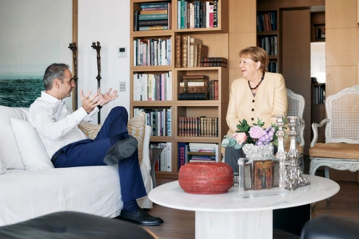 Merkeli në takim me Micotakisin