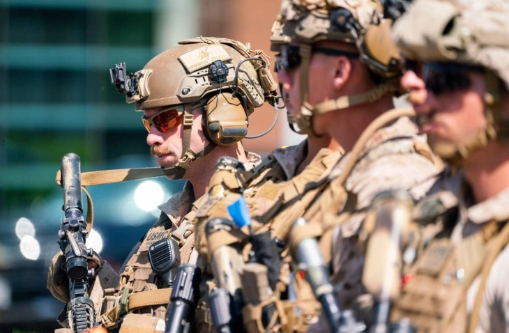 Пентагон испраќа 200 маринци во Флорида за поддршка на имиграциската служба