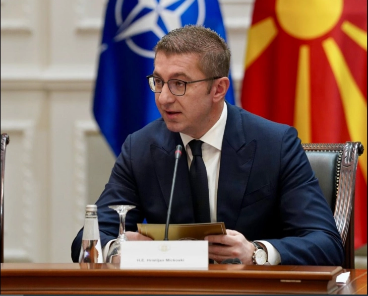 Мицкоски за демографската рецесија: За четири години загубивме град со големина на Кавадарци, Владата се бори со проблемот