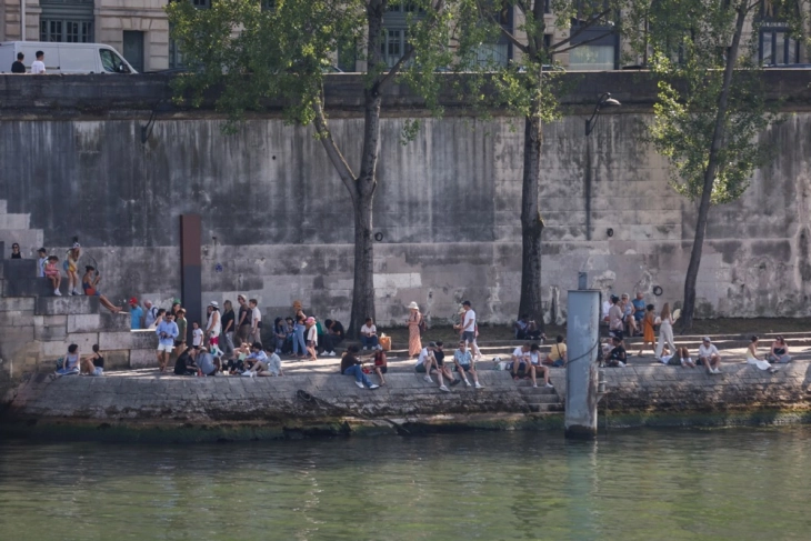 По еден век забрана, повторно дозволено капењето во Сена