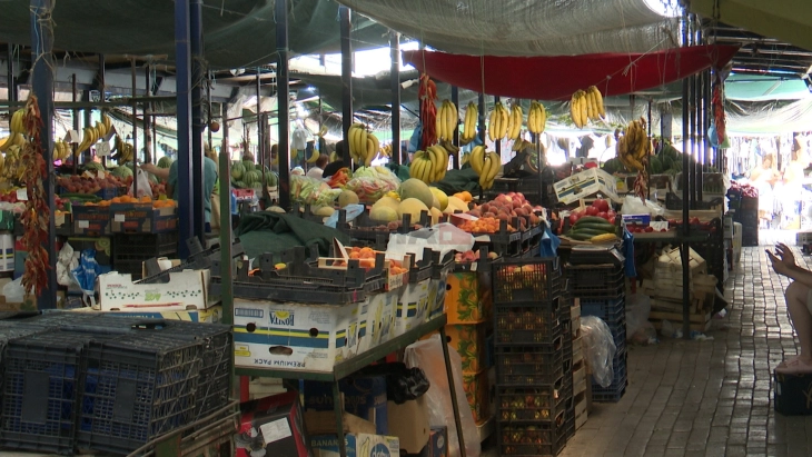 Малото градинарско производство и сушата диктираат цени на зелениот пазар