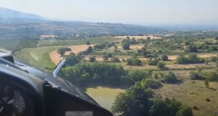 МВР: Над 70 тони вода исфрлени од два полициски хеликоптери за гаснење на пожарот во околината на Блаце