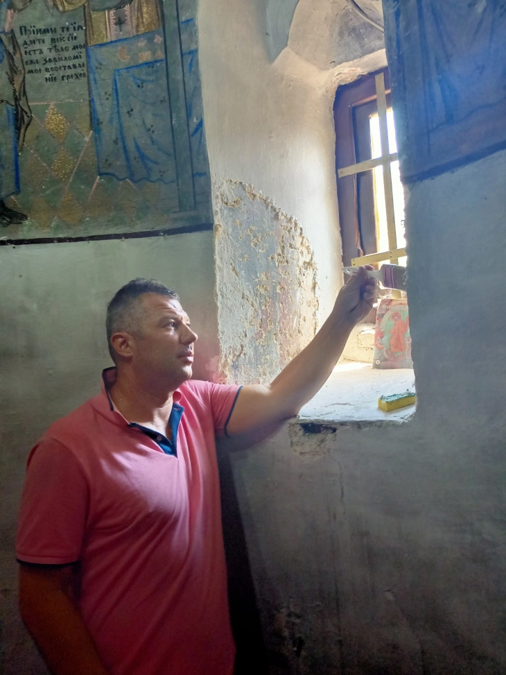 Во манастирската црква „Свети Димитрија“ кај Велес се бараат остатоци од стариот оригиналниот живопис од 13 век