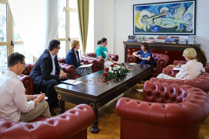 Средба на Сиљановска со независни советници кои ги оспоруваат измените на Изборниот законик за бројот на потписи за независни кандидатури