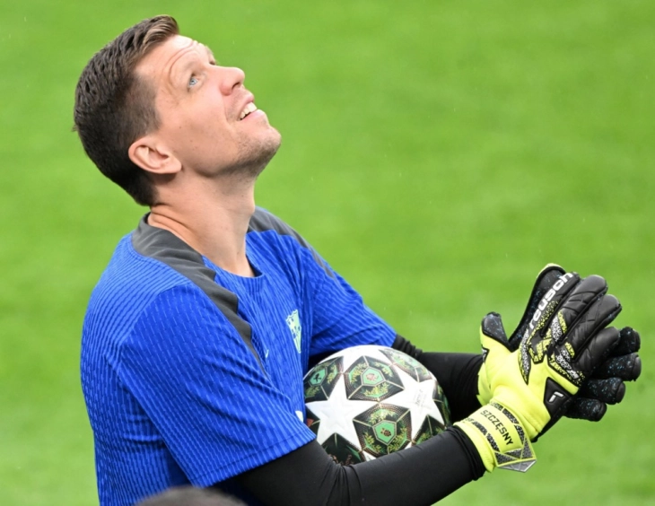 Шчесни го продолжи договорот со Барселона