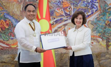 Siljanovska-Davkova pranoi letrat kredenciale të ambasadorit të jashtëzakonshëm dhe fuqiplotë të sapoemëruar të Filipineve