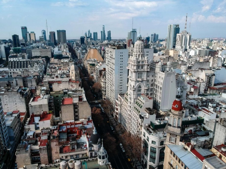 Аргентина ќе ги затвори агенциите за патишта и безбедност