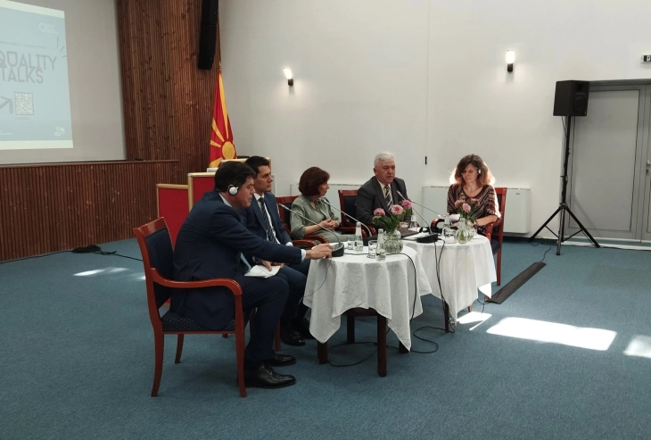 Сиљановска Давкова: Ромите се неразделен дел од државата, заштитата за нив треба да биде најголема