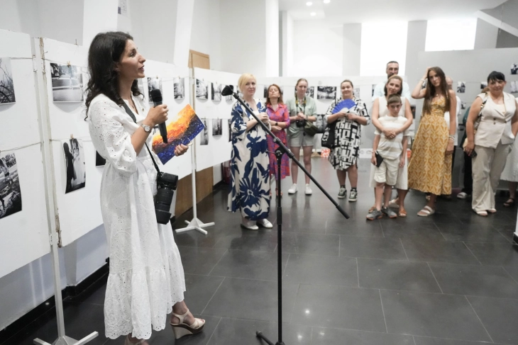 Изложбата „Корени и крила