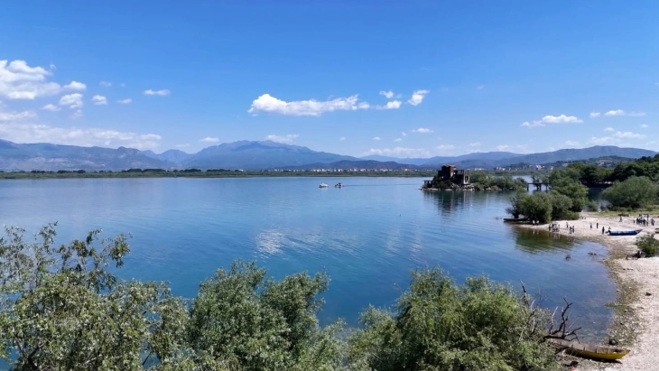 Капетан на брод се удави во Скадарско Езеро спасувајќи двајца туристи