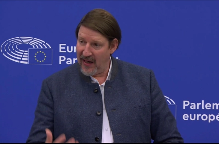 Including Macedonian language and identity in draft-report wasn’t a mistake, says rapporteur Waitz