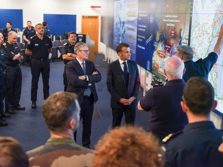 Стармер и Макрон повикаа на зајакнување на притисокот врз Путин поради Украина