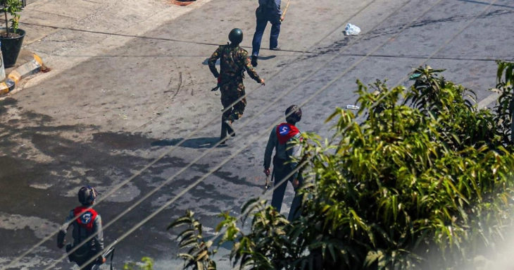 Најмалку 23 лица загинаа при воздушен напад  врз будистички храм во Мјанмар