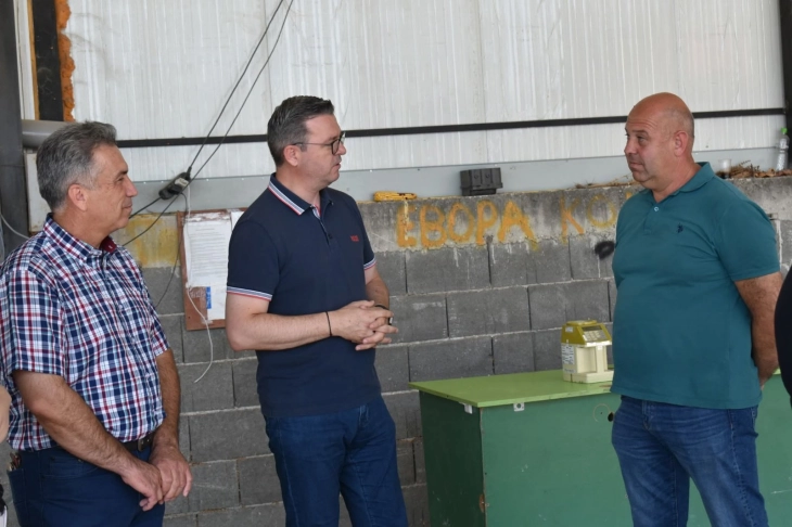 Ministri Tripunovski për vizitë në qendrat blerëse të grurit në Rajonin e Pellagonisë