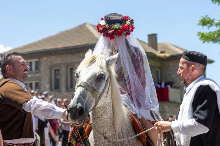 Венчавка на младенците на Галичката свадба