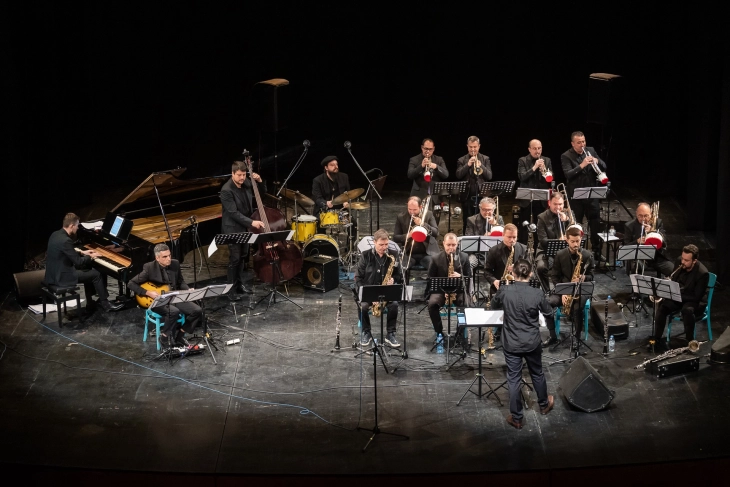 Концерт на Дони МекКаслин од САД и Националниот џез оркестар