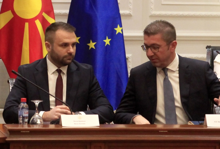 Денеска средба на премиерот Мицкоски и министерот Дурмиши, тема мерки за ограничување на маржите, цените и ЕСС