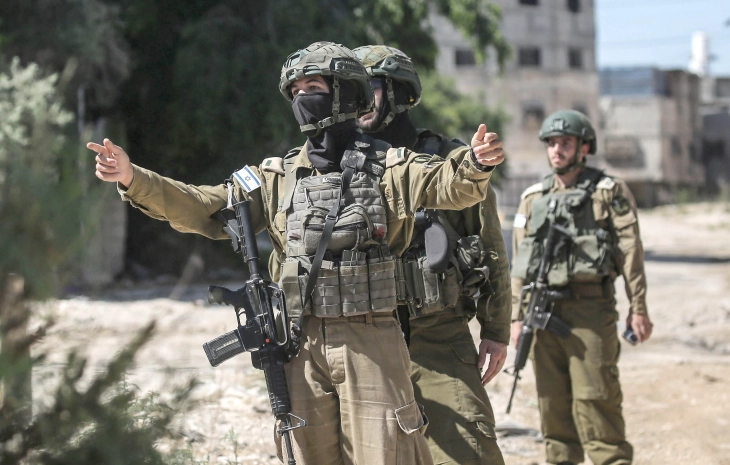 Израелски сили уапсија голем број Палестинци при рации на Западниот Брег