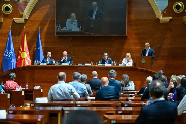 Kardel me mesazh për të shfrytëzuar momentumin për anëtarësim në BE, Miloshoski vuri në dukje se kemi dëgjuar të njëjtën frazë për 20 vjet