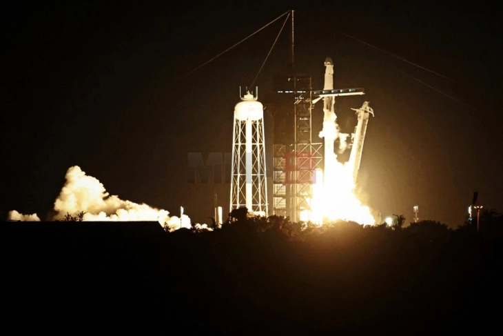 Астронаути од Индија, Полска, Унгарија и САД се враќаат на Земјата